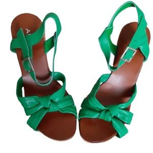 ALDO - Strappy heeled bright green leather sandals with wooden platform - Sz: 8